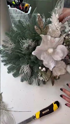 Creating a Stunning Floral Christmas Centerpiece