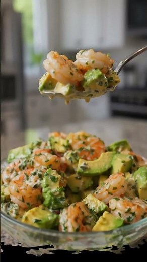 Creamy Avocado Shrimp Salad 🥑🍤