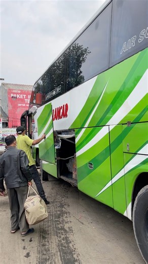 43 reactions | Tutorial to open the bus trunk easily with just one hand  #bus #trunks #busmania #reels #romance #britishcolumbia #transaction #femaleprotagonist #mobilegaming #adventure #indonesia #photography #carrepair #carwash | Ricky CunQrink | Facebook
