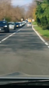 Lunghe code questa mattina per il semaforo ai Tre Ponti da ieri acceso h24. Questa la provinciale di Bieno. Ringraziamo il nostro ascoltatore per averci inviato questo video. | Rvl LaRadio