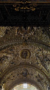 "🏛️✨ Masterpiece of faith: The Rosary Chapel in Puebla 📿Walk through the portal of the chapel in Puebla and immerse yourself in a universe where outstanding craftsmanship and an incomparable sense of aesthetics create a stage for devotion and inspiration. 🎨🔍 Every carving, every shade of color and every play of light in this sacred space bears witness to the deep devotion and artistic genius that makes Mexican Baroque art so unique.👀 The goosebumps that came over me during my visit were tes