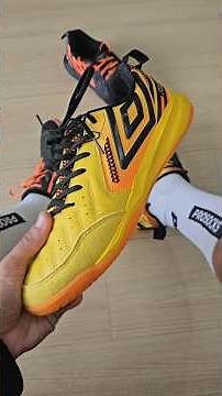 I got the new Umbro Pro 5 Bump Honeycomb! Is it different? Find out! 👀