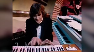 12K views · 542 reactions | Artist: Donna Summer Title: I Feel Love  Released: 1⃣9⃣7⃣7⃣ Oldies but Goodies #Seventies #Eighties #70s #80s | Remember The 70s And 80s | Facebook