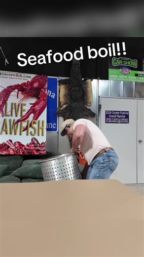 Come along as one of my good buddies shares his grandfather chitlins recipe!!! Some say its the best in the delta!!! #fyb #trending #viral