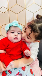 16K views · 132 reactions | Jajajaajaja vean que joya de video encontré, pobre Lelé bebé jaja  . #hermanos #cosasdehermanos #maternidad #maternidadconhumor #maternidadreal #mamabloguera #mamablogger #mamainfluencer #mamaprimeriza #mamajoven #mamamexicana #mamalatina #creadoradecontenido #humorparamamas #mamasoltera #comedia #humor #bebes #embarazo #crianza #hijos #maternidadconhumor #mariaylele | Mary Gabby Bonilla | Facebook