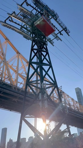 The Roosevelt Island Tram is one of the coolest and most scenic ways to travel in NYC. It connects Manhattan to Roosevelt Island by soaring over the East River, offering amazing views of the skyline and the Queensboro Bridge. Where to Catch It: 👉 In Manhattan: Go to 59th Street & 2nd Avenue. You'll see the tram station right next to the Queensboro Bridge. 👉On Roosevelt Island: The station is at East Main Street, near the Roosevelt Island subway station and bus stops. Cost & Payment: -👉It cost