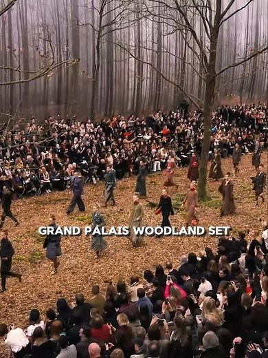 Chanel FW18 Forest Runway #chanel #fw18 #karllagerfeld #parisfashionWeek #runway