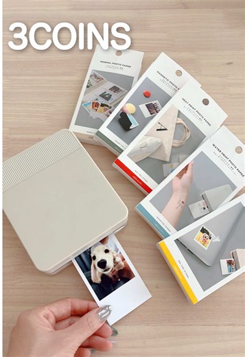 📸✨スマホの写真を、もっと自由に楽しもう！ ⁡ 専用アプリを使って、 スマホの画像をかんたんプリントできる 「フォトプリンター」🖨️💕 ⁡ 手のひらサイズだから持ち運びもラクラク♪ ⁡ いつでもどこでも、 大切な思い出をプリントできる◎ ⁡ ✨600dpiの高画質プリント ✨落書き・スタンプ・テキストで自由に編集 ✨明るさ・色調補正もOK ✨好きなサイズにカットしてアレンジ ✨スマホケースなどに入れて持ち歩くのも◎ ⁡ さらに、専用ペーパーを変えれば 楽しみ方がもっと広がる！ ⁡ 🌈 🖼️ ノーマルフォトペーパー ¥550 写真を好きなサイズにカットしてアレンジ♪ ⁡ 🏷️ シールフォトペーパー ¥880 写真やイラストをシールに！ お子さまのお絵描きにも◎ ⁡ 👕 ヒートプリントフォトペーパー ¥880 アイロンで布に転写して、 トートや巾着をオリジナルアイテムに♪ ⁡ 💧 ウォータープリントフォトペーパー ¥880 水で転写して、簡単タトゥーシールに！ ⁡ 🧲 マグネットフォトペーパー ¥880 冷蔵庫やホワイトボードにペタッと貼れる♪ ⁡ 写真をプリントするだけ