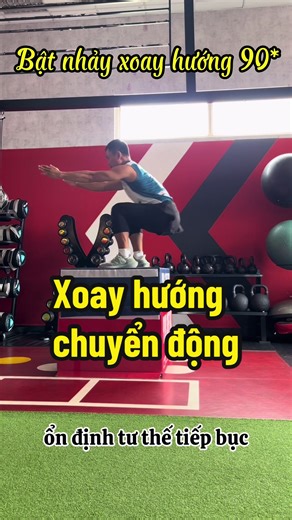 Bật nhảy kết hợp xoay hướng chuyển động nhằm mục gia tăng sự phản xạ của cơ thể, điều chỉnh tiếp đất ở tư thế ổn định hơn khi thực hiện các động tác khó trong thể thao, kết thúc ở tư thế ổn định trên bục nhằm mục tiêu giảm áp lực lên khớp gối, phòng chấn thương khi tập luyện. #vongoctri #fitness #chanthuongthethao #sportsontiktok #sucbat #batcaobongchuyen