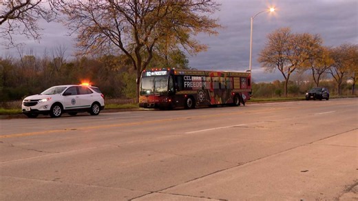 Milwaukee bus driver, passenger injured in crash involving car