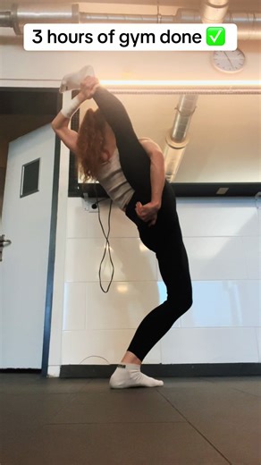 Leo (@leonie_contortion)’s videos with original sound - chicken pasta!!