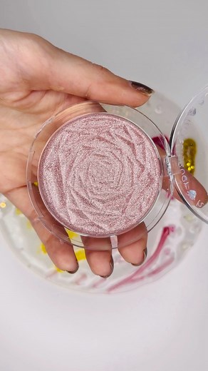 713K views · 10K reactions | Coloring Slime with Rosegold  Makeup ! #asmr #satisfying #makeupslime #oddlysatisfying #lipstick #makeupslime #lipgloss #lipbalm #rosegold #glitter #glitterslime #eyeshadow #highlighter #mixingslime | Elena.slimee | Facebook