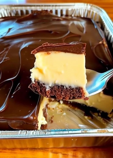 17K views · 99 reactions |  No-Bake Chocolate Eclair Cake  This creamy, dreamy dessert is a total crowd-pleaser — rich vanilla pudding layers sandwiched between graham crackers and topped with silky chocolate ganache. Every bite melts in your mouth!    Get the Full Recipe  (check c.o.m.m.e.n.t)  Hashtags: #NoBakeDessert #EclairCake #ChocolateLovers #EasyDesserts #TastyToobo | Christmas Yummy Table | Facebook