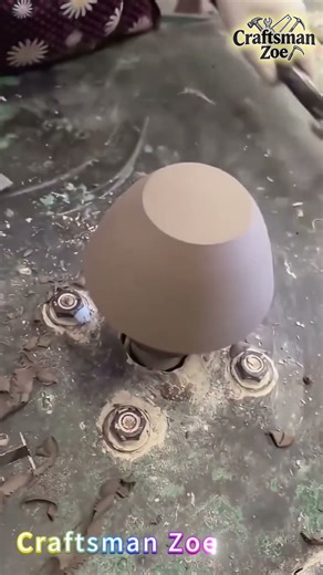 The process of cutting clay products with a wire cutting machine is very smooth