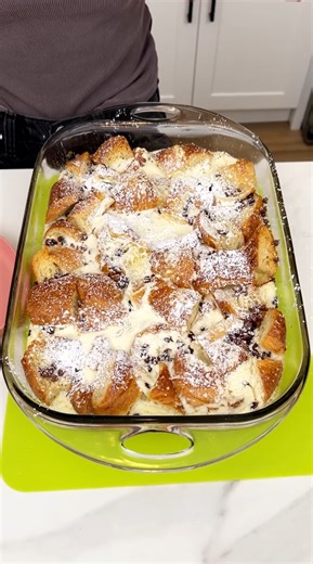 Chocolate croissant bread pudding – easy dessert