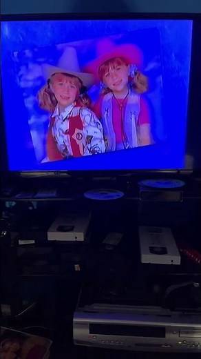You’re invited Mary Kate and Ashley’s sleepover party soundtrack/ fun club
