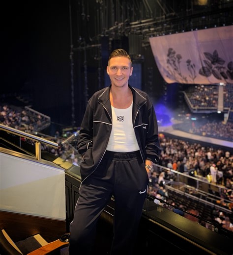 CHRIS KOWALSKI | last night with my @o2uk family for @florenceandthemachine . . great evening with pure talent from @florence . . joining o2 network... | Instagram