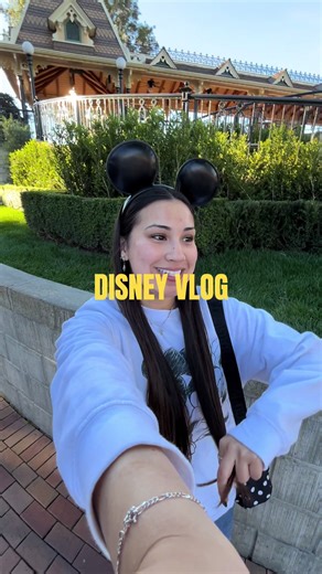 Enjoying a Fun Day at Disneyland: Disney Vlog Adventure