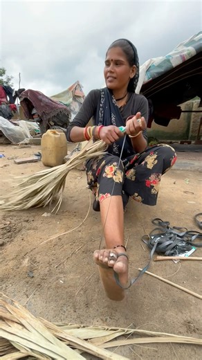 Amazing handwork of this beautiful girl from a poor locality is truly inspirational 👍 #PoorGirl #HandWork #Maker #HandPower #LocalTalent #WorShip #FbLifeStyle | Mr Vimal