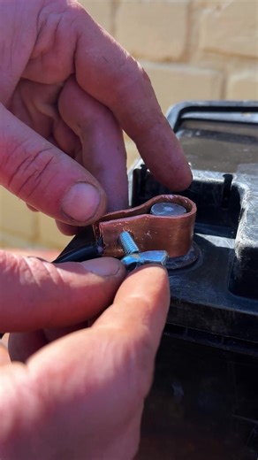 Battery Terminal Hack with a Key | Crafty Panda