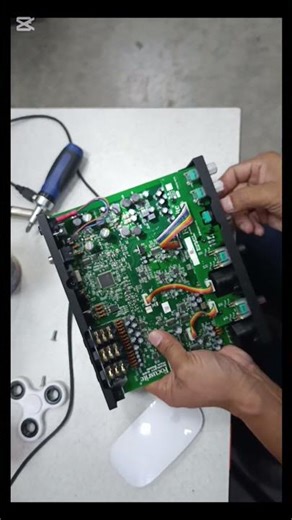 Repairing the master control of a Focusrite Scarlet interface