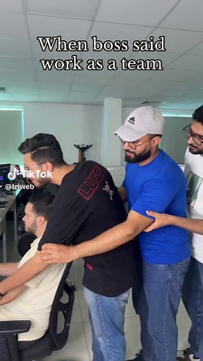 When the boss says « work as a team »… and we take it VERY seriously ! 😂🤝 #funny #office #trendingvideo #funnytiktok #fyp #foryoupage❤️❤️ #joinus #triweb2025