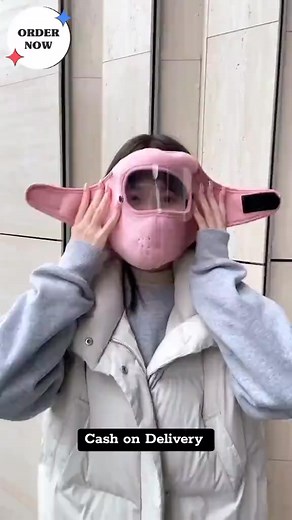 Breathing clean while riding bike, jogging or just commuting doesn’t have to be a hassle. This full-face mask shields you from cold wind and dust and the breathable fleece keeps you comfortable even on long rides. | Elegant Savvy