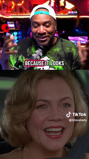 Serial Mom has some of the most iconic scenes #serialmom #90smovies #mockumentary