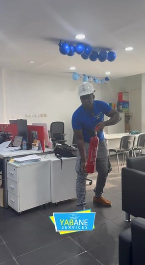 🔥 MODE D’UTILISATION DE L’EXTINCTEUR – PARTIE 3 Dans cette troisième étape, Yabane Services vous montre comment finaliser l’intervention en toute sécurité après l’extinction du feu. ✔ Vérifier que le feu ne reprend pas ✔ Éloigner l’extincteur vide et sécuriser la zone ✔ Informer immédiatement les responsables ✔ Procéder au rechargement dès que possible ✔ Ventiler l’espace pour évacuer fumée et chaleur La prévention reste votre meilleure protection. Avec YABANE SERVICES, soyez formés, équipés et