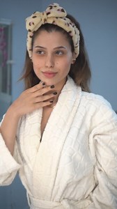 ✨ Pack – ELYS Contre les tache brunes ✨ الحلّ الطبيعي لبشرة ناعمة، مرتاحة ومشرقة 🌸 💧 يحتوي على 8 منتجات أساسية ساك ELYS أنيق 💼 يجمع بين العناية الطبيعية والتكنولوجيا (Facial Lifting appareil gommage ELYS) ⚡ 💦 Gel Nettoyant قلوب الهندي ينظّف البشرة من الشوائب والدهون الزايدة من غير ما ينشّفها 🌿 غني بزيت نبتة القلوب الهندي، يرطّب وينعّم ويخلّي البشرة نقيّة ومرتاحة من أول استعمال 💧 استعمالو صباح ومساء يعطيك وجه نقي ومهيّأ للروتين متاعك اليومي. 🍃 Gommage قلوب الهندي يزيل الخلايا الميتة بلطف و
