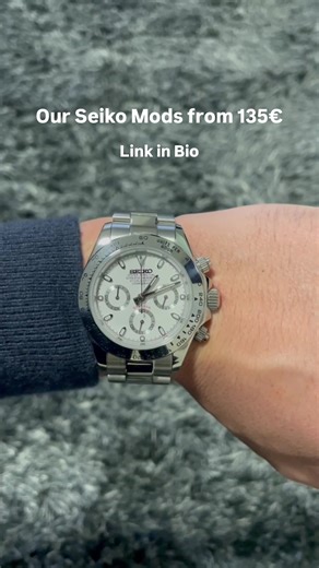 DAYTONA 135€ || FEATURES Movement: Seiko VK63 (mecha-quartz) Diameter: 40 mm Power Reserve: Approx. 41 hours on a full charge Dial: Seiko Case: 316L stainless steel Case back: Stainless steel Crystal: Sapphire crystal Warranty: 12 months #seikomod #seikomods #menstyle #foruyou #seiko