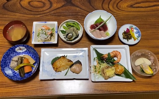 日本伊豆温泉民宿的精致日式家常料理晚餐~吃完泡汤睡觉太享受了~