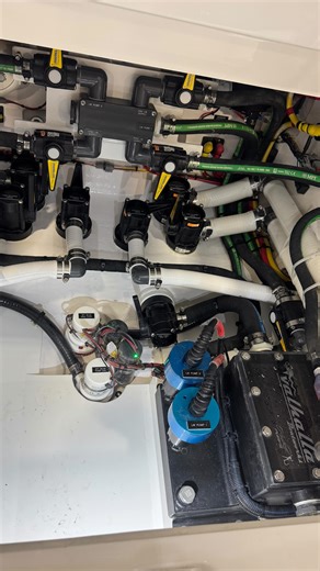 How to dial in your pumps & manifold system for a full day of fishing 🎣⚓️ This setup is on a 29’ Valhalla. Running two 2500 GPH Hooker Pumps variable-flow pumps feeding three livewells—here’s how we keep bait healthy from the dock or bait spot to lines-out: 🔧 Start with balance • Open the manifold evenly to each livewell • Avoid max flow right away—too much pressure beats up bait 💧 Use variable flow to your advantage • when blacking out your wells, turn up the flow for clean and more oxygenat