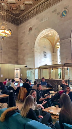 Découvrez l'un des plus beaux cafés de Montréal!