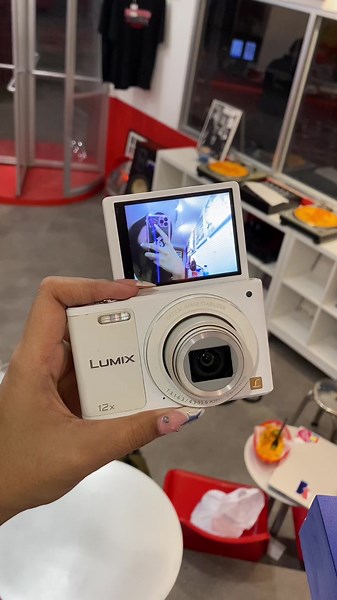Panasonic Lumix DMC-SZ10 in White: A Comprehensive Review