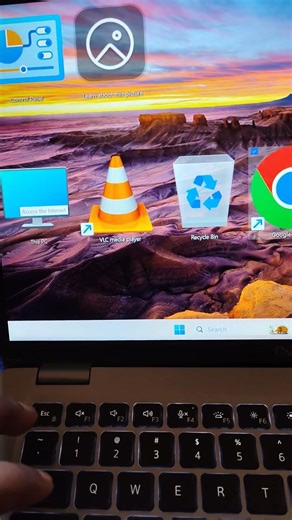 Laptop display icon size change windows 11