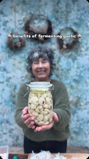 Janice Clyne BSc MSc on Instagram: "Fermented garlic is one ferment I can’t live without! 🧄 So simple to make, simply fill a glass jar with peeled garlic cloves and leave a gap of a few cms at the top. Add a couple of bay leaves and some black peppercorns (optional) Make a 2% brine by dissolving 20g (a tablespoon) of fine sea salt or Himalayan salt in 1 litre of water. Pour the brine over the garlic cloves. Add a weight, either a trimmed cabbage leaf, the bottom end of a butternut squash or a w