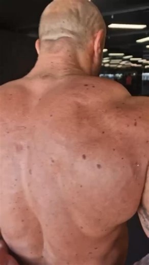 Vittorio Gagliano on Instagram: "He will be back 😎 @matteo_la_belva_ 💪🏼🇮🇹 sono on at work in progress season 2026 👍🏻 coach @giusepperomanocoach 👍🏻 #bodybuilding #culturismoitaliano #muscle #workinprogress"