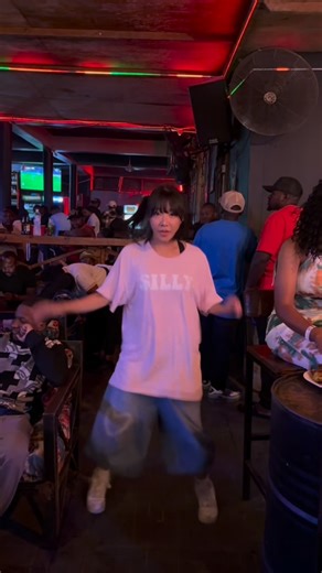 Silly on Instagram: "Who loves zinoleesky ? #afrokitty #afrokittysilly #sillymusic #silly #실리"