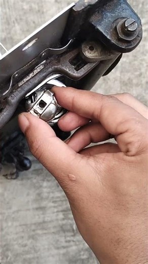 "Bobbin case সেট করতে সমস্যা হয়? 🧵এই ভিডিওতে শিখুন সঠিকভাবে বসানোর সহজ পদ্ধতি 🔧"