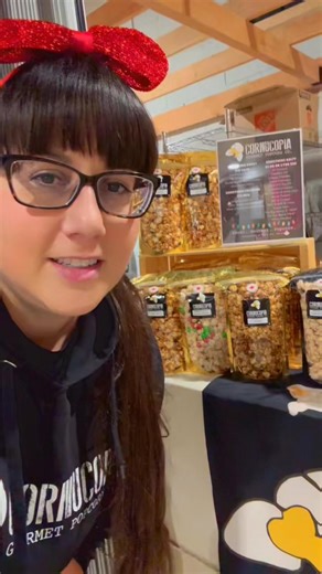 Come for the popcorn. Stay for the awkwardness 😅🍿 Last EVENING holiday market at the Soo Market before Christmas 🎄(they are here Saturday as per usual) #PopcornRun #ShopLocal #HolidaySnacks #ChristmasMarket #lastminutegifts #holidaypopcorn #HolidayTreats #poppinhappiness | Cornucopia Gourmet Popcorn Co Sault Ste Marie