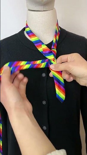 Rainbow tie knotting method