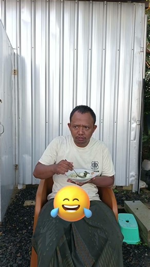 isuk isuk wes oleh sarapan seko mbok wedok 😀😀 #lucu #ngakak #komedi