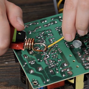 Building your own DIY wire soldering kit | 5-Minute Crafts Men