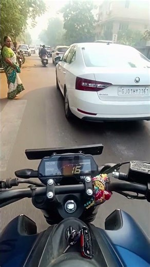 Chachha phone ma che 😜ane koi ne ghatkave che…kaam kidhu tu? ‘kariyu nai’ 😂 #debugonwheels