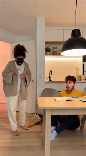 😱Are aliens already among us! 🤒 #shorts #funny #hilariousfails #christmas #funnyfamilygames