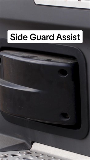 Side Guard Assist technology has two radar systems in one, creating more visibility for drivers and enhancing safety while on the road. #safety #safetyfirst #schneidertrucking #schneider #trucking #truckdriver #trucktok #features #technology #truckthings #radar