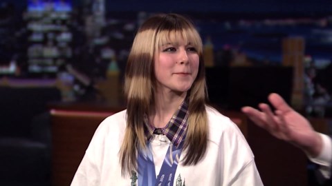 Alysa Liu crashes Jimmy Fallon’s monologue with a hilarious gift
