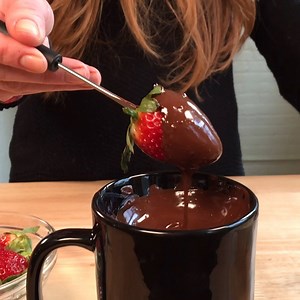 5.4M views · 15K reactions | These melting mugs have a candle in the...