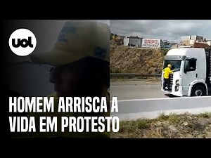 Vídeo flagra homem preso a caminhão após veículo furar bloqueio
